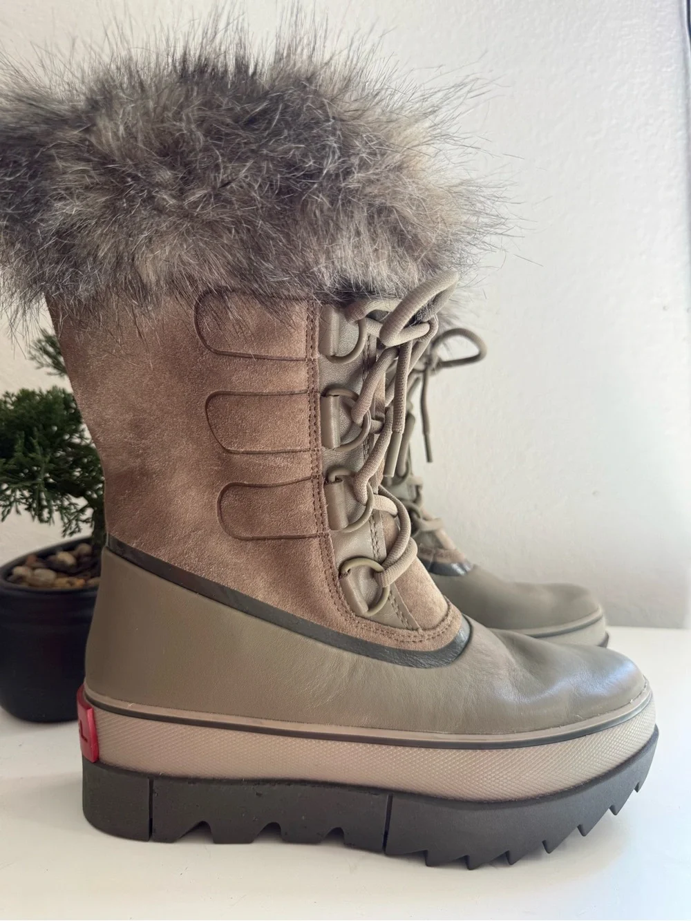 Sorel Joan of arctic Next Women size 8 sage  and Brown Faux-Fur Winter Boots